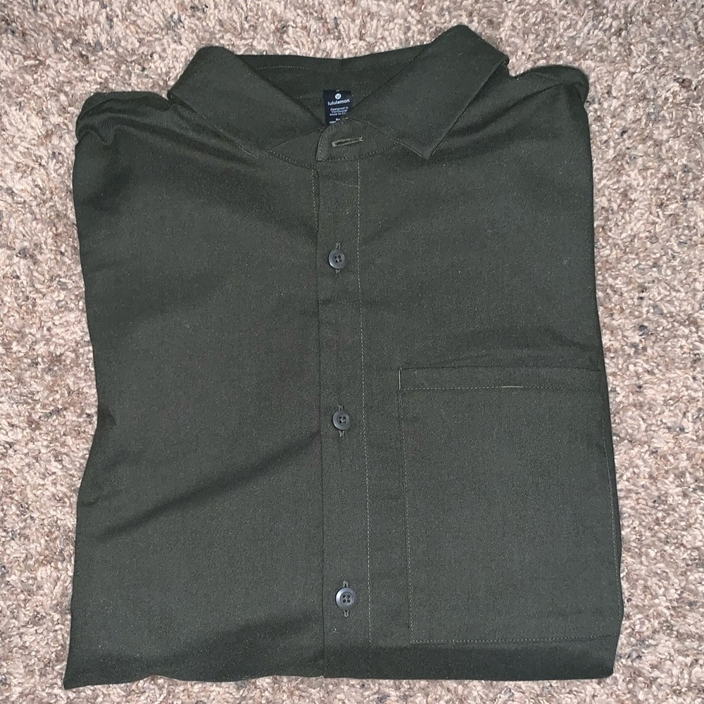 Men’s Lululemon Button Down Shirt